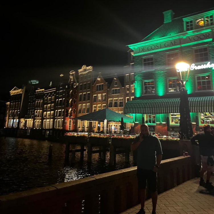 A nice line of quintessential canal houses outside The Grasshopper in Binnenstad. Notice the odd geometry of the houses that face the water on the left.